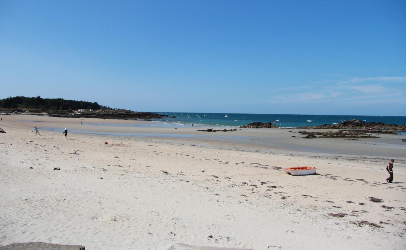 Photo de Marais Sale Beach avec sable beige de surface