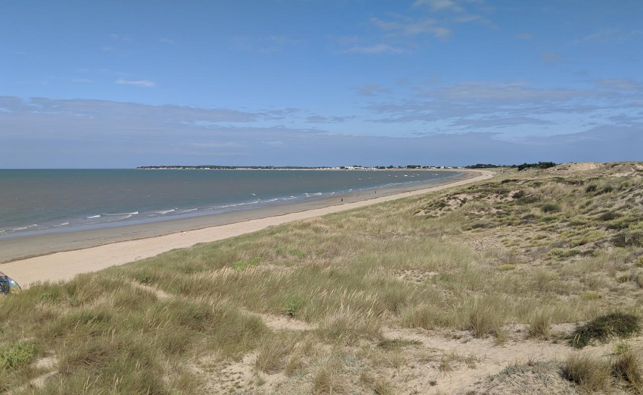 Photo de Sables d'Or Beach avec sable lumineux de surface