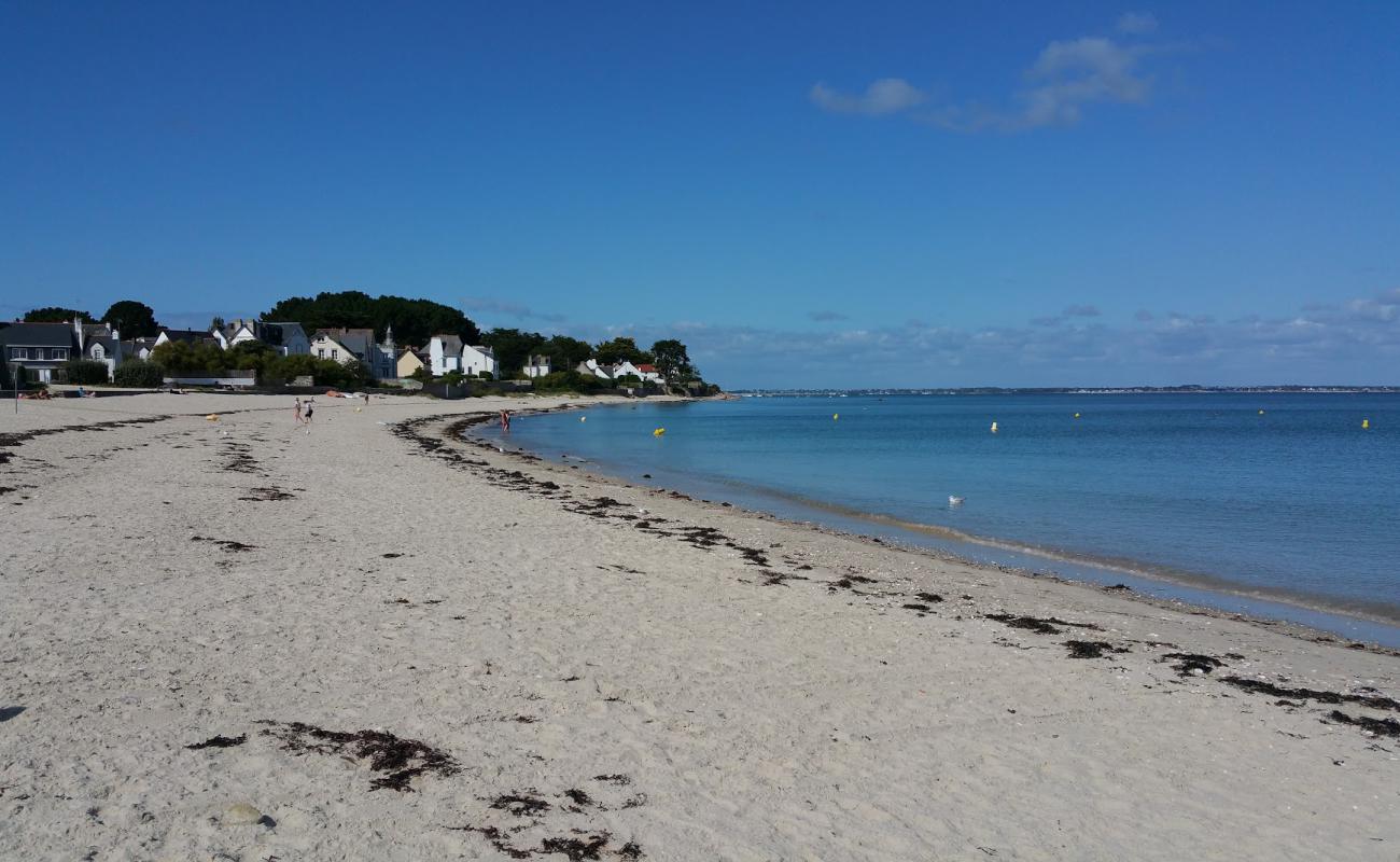 Photo de Kerbourgnec Beach avec sable beige de surface