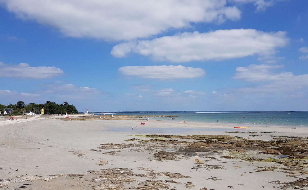 Photo de Langoz Beach avec sable beige de surface