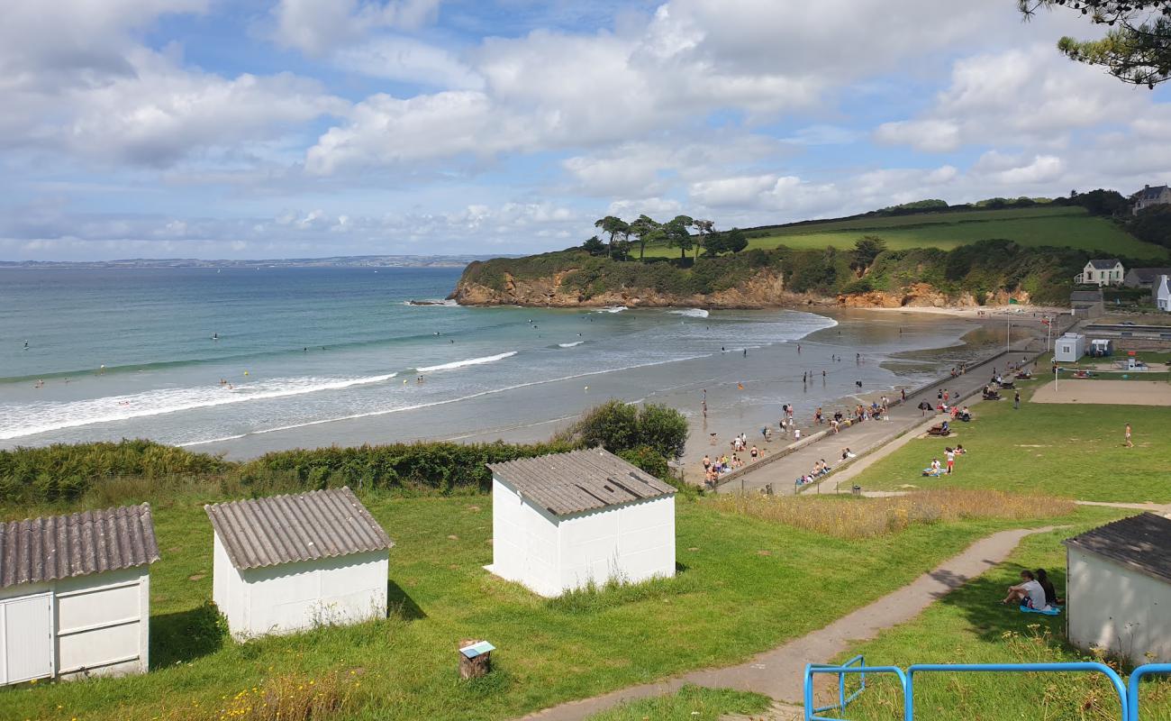 Photo de Ris Beach avec sable beige de surface