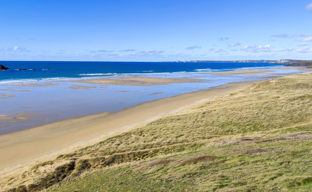 Photo de La Palue Beach avec sable beige de surface