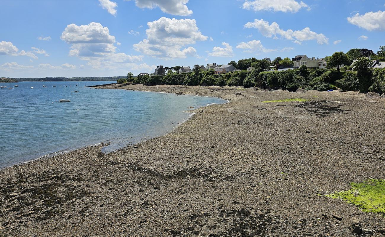Photo de Roscanvel Beach avec sable gris & rochers de surface