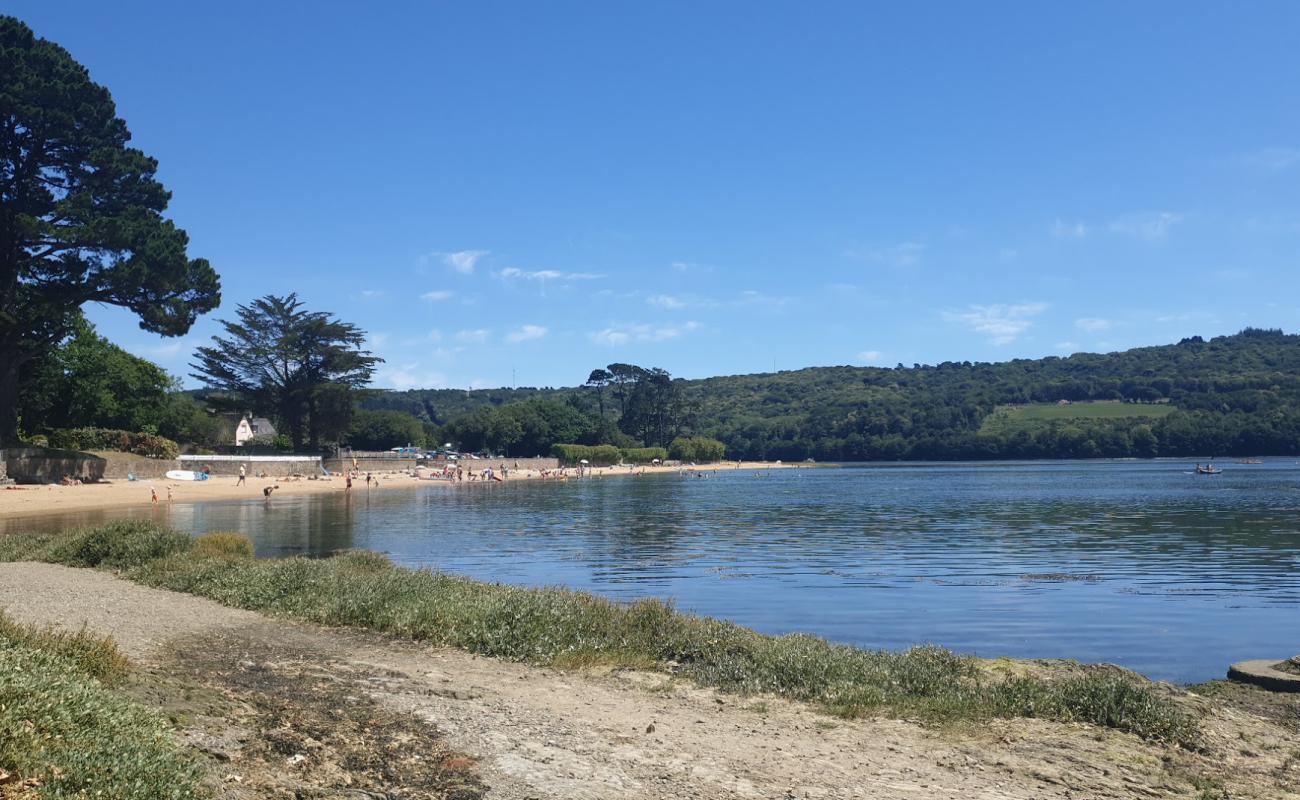 Photo de Douvez Beach avec sable lumineux de surface