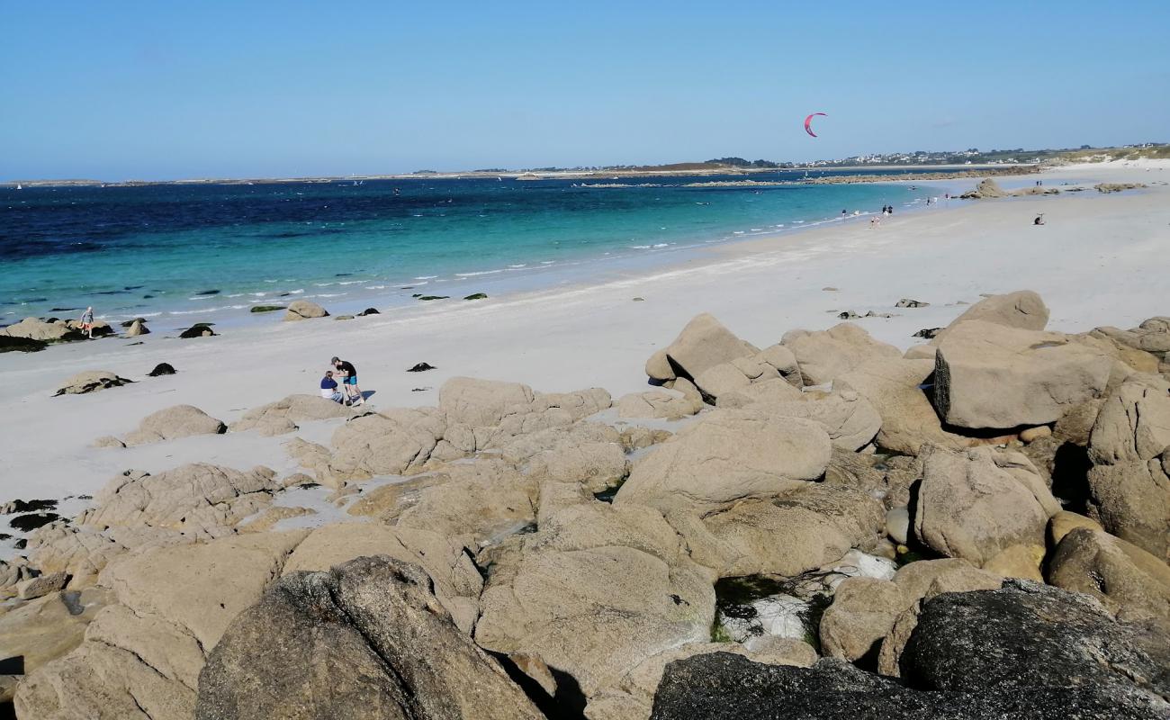 Photo de D'Erleac'h Beach avec sable beige de surface