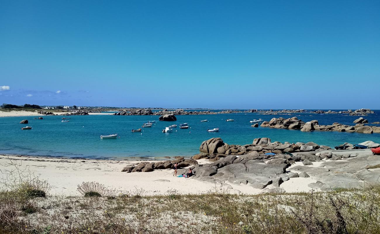 Photo de Nodeven Ruduloc Beach avec sable lumineux de surface