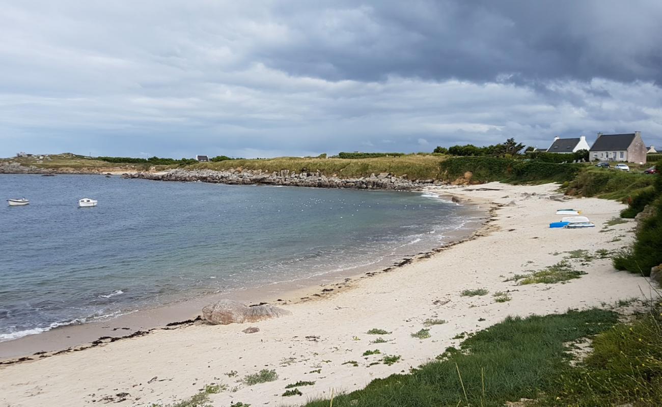 Photo de Cam Louis Beach avec sable beige de surface