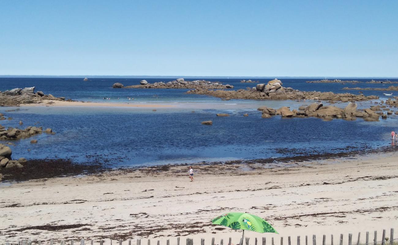 Photo de Poulfoen Beach avec sable lumineux de surface