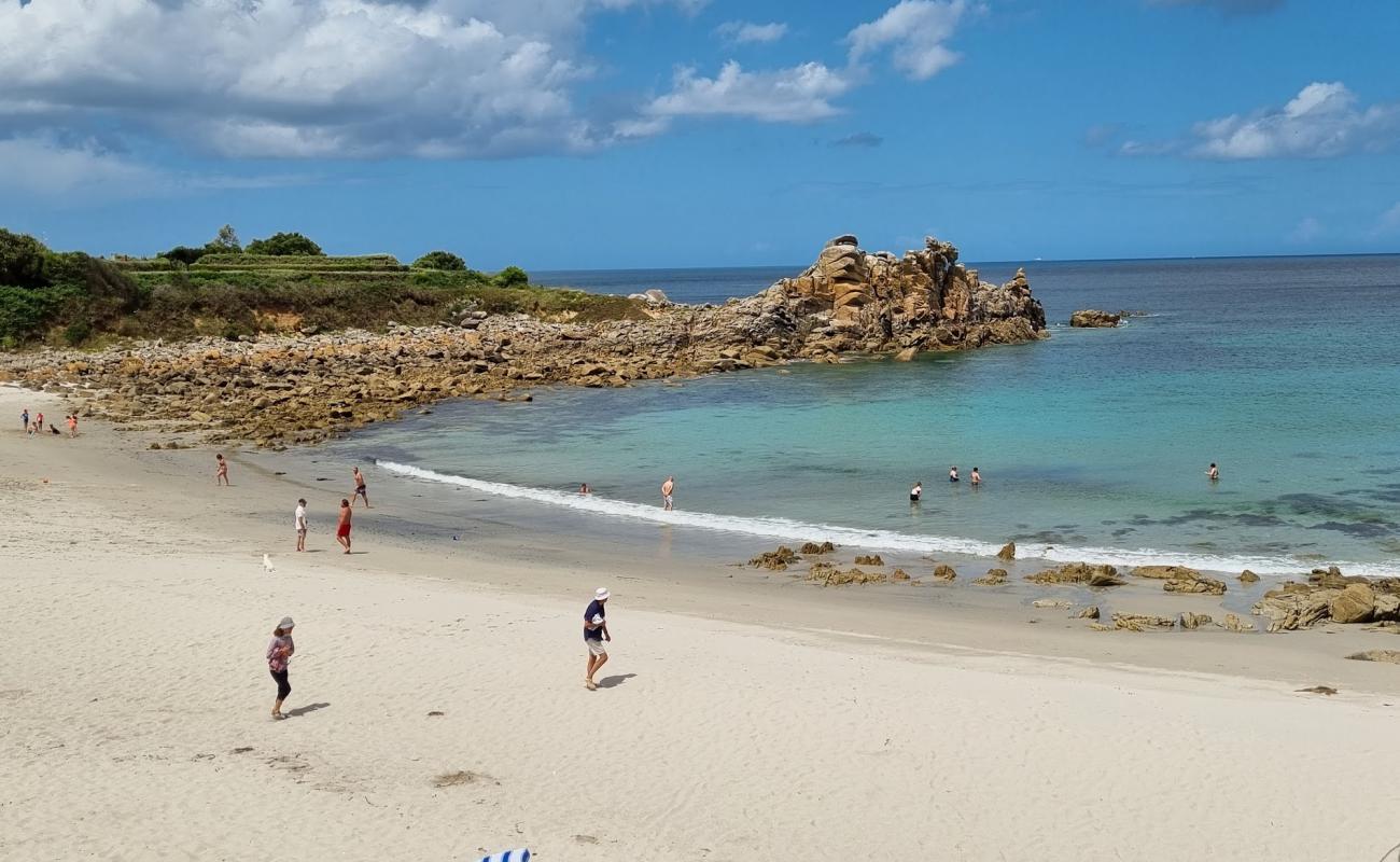 Photo de Groac’h Zu Beach avec sable lumineux de surface