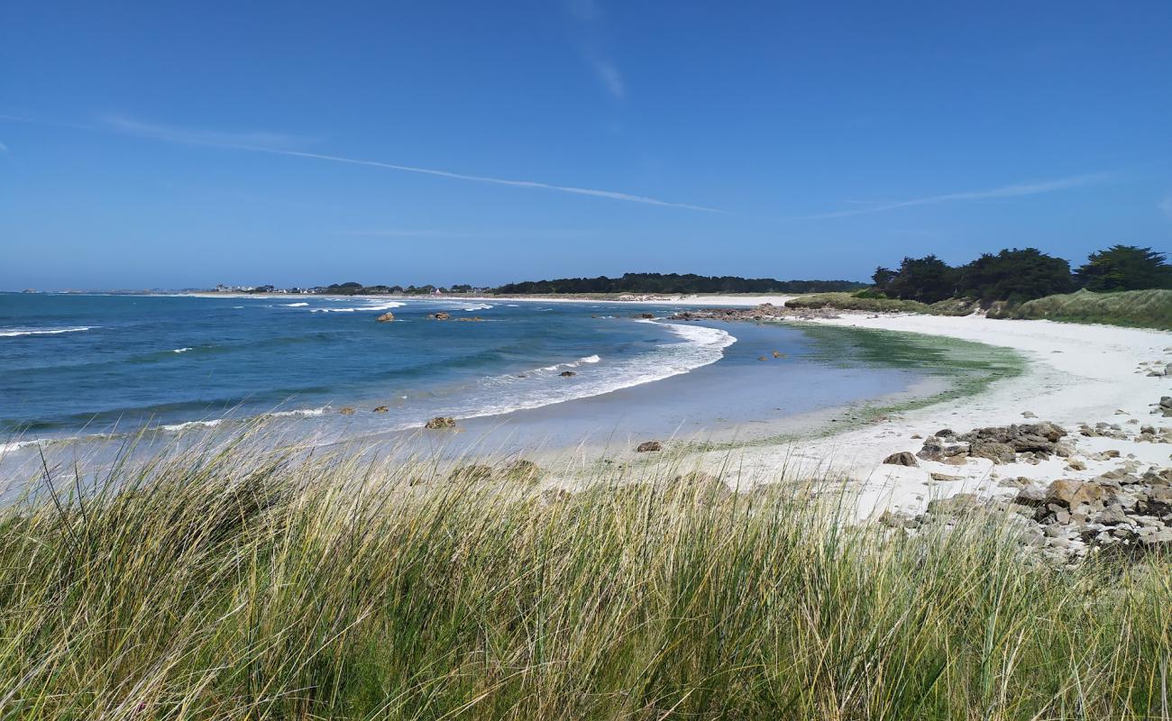 Photo de Toul an Ouch Beach avec sable lumineux de surface