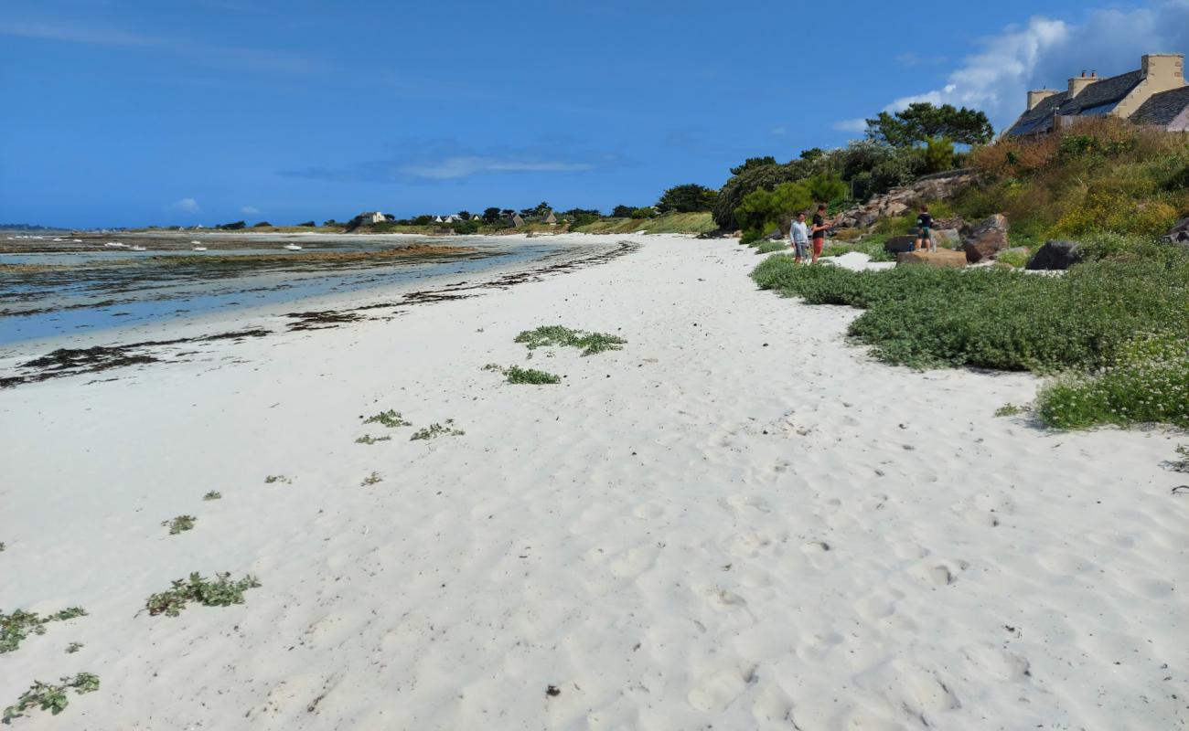 Photo de Theven Beach avec sable beige de surface
