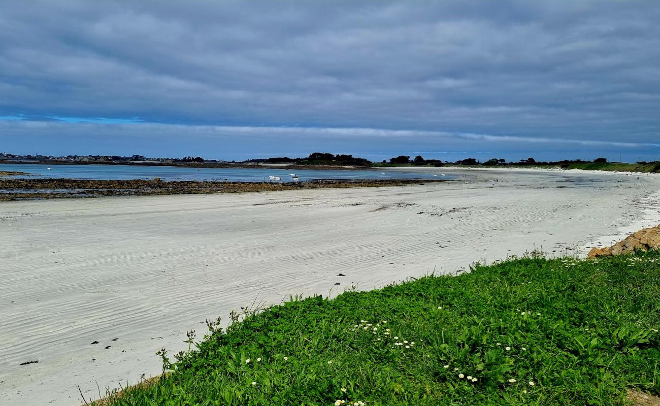 Photo de Pouldu Beach avec sable beige de surface