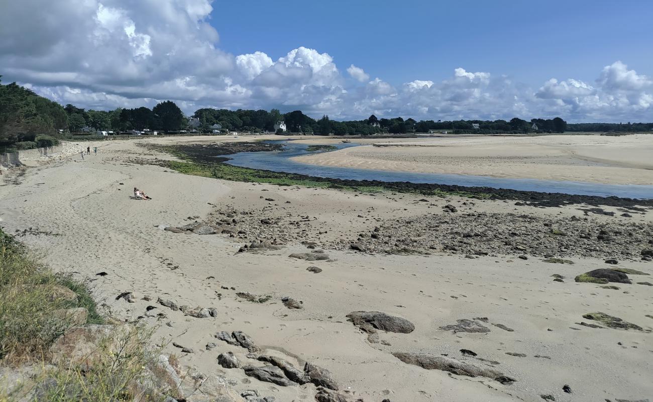 Photo de La Grande Greve Beach avec sable lumineux de surface