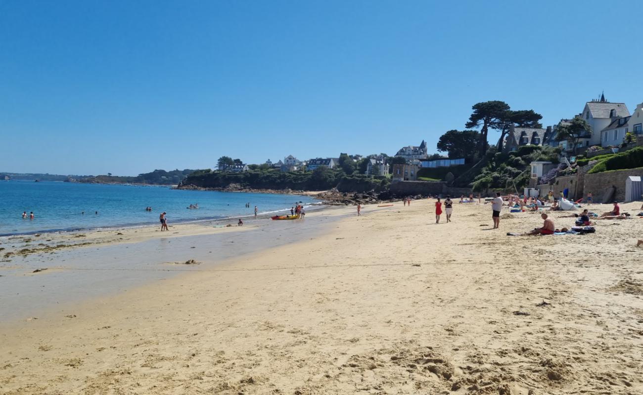 Photo de Greve Blanche Beach avec sable beige de surface