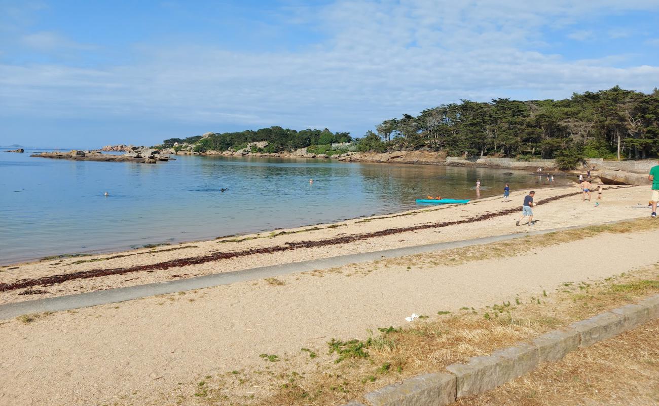 Photo de Tourony Beach avec sable beige de surface