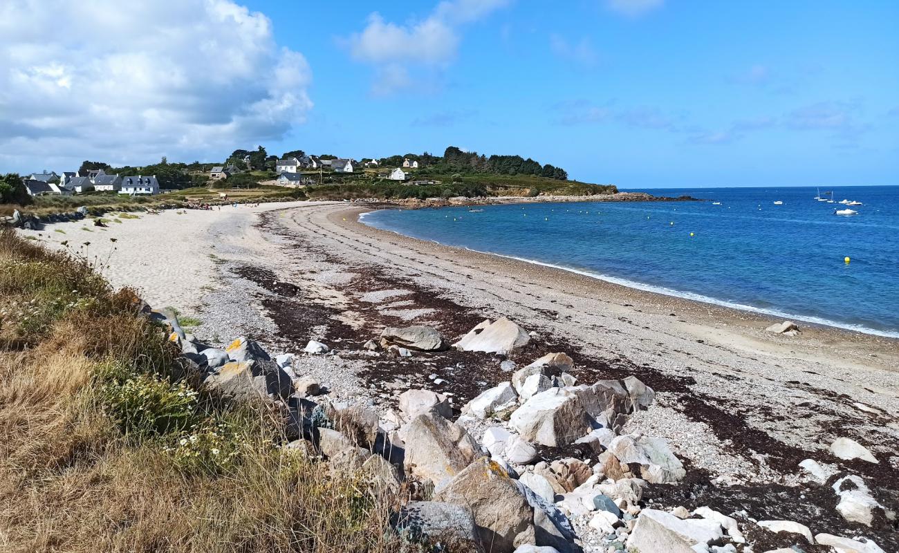 Photo de Pors Rand Beach avec sable gris & galets de surface
