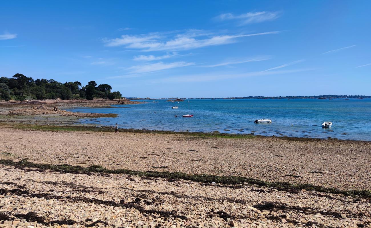 Photo de Gouern Beach avec galets gris de surface