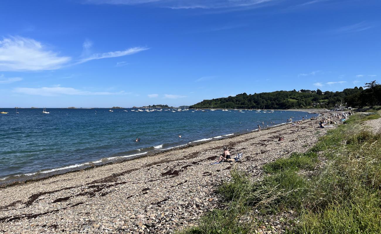 Photo de Launay Beach avec galets gris de surface
