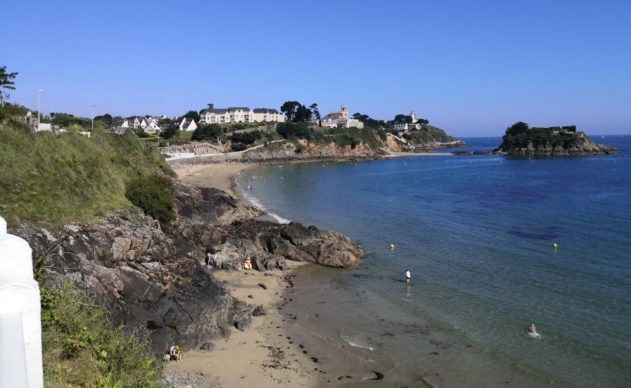 Photo de La Comtesse Beach avec sable beige de surface