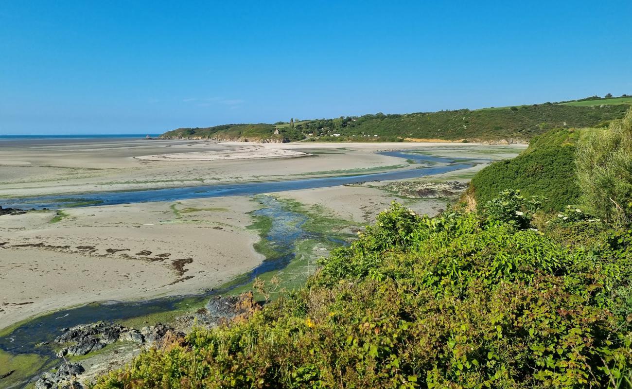 Photo de La Grandville Beach avec sable lumineux de surface