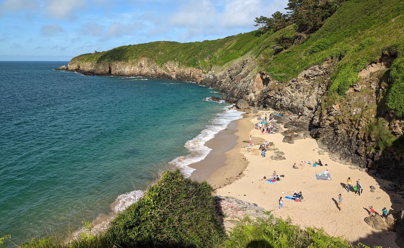 Photo de La Pissotte Beach avec sable beige de surface