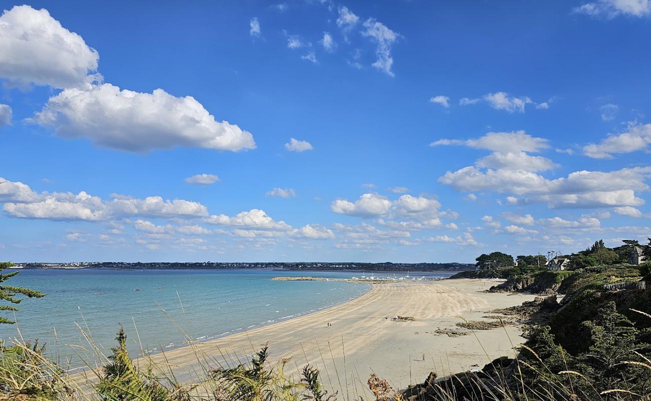 Photo de La Pissotte Beach avec sable beige de surface
