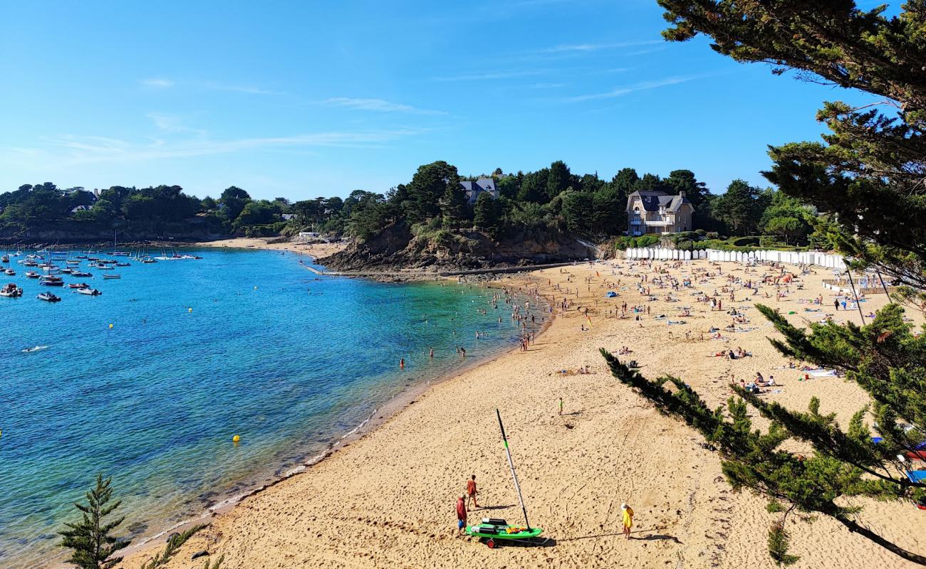 Photo de La Grande Salinette Beach avec sable beige de surface