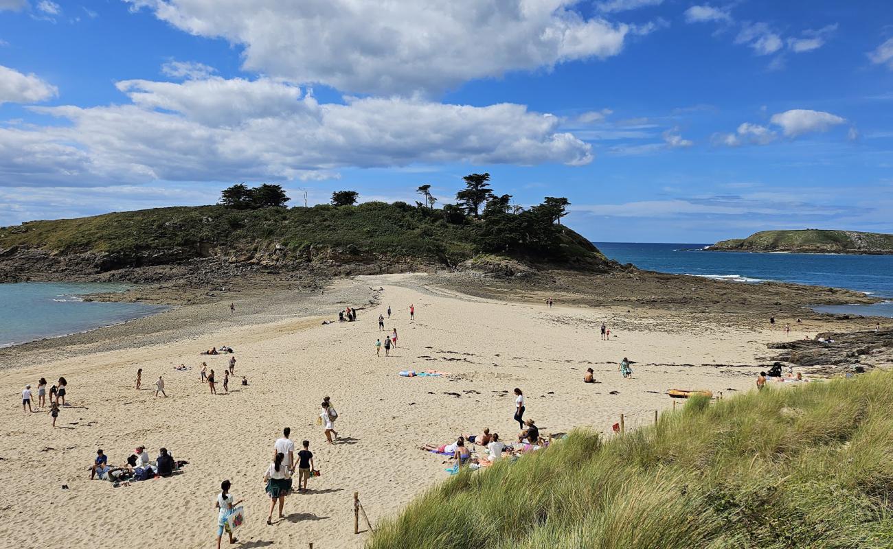 Photo de Perron Beach avec sable beige de surface