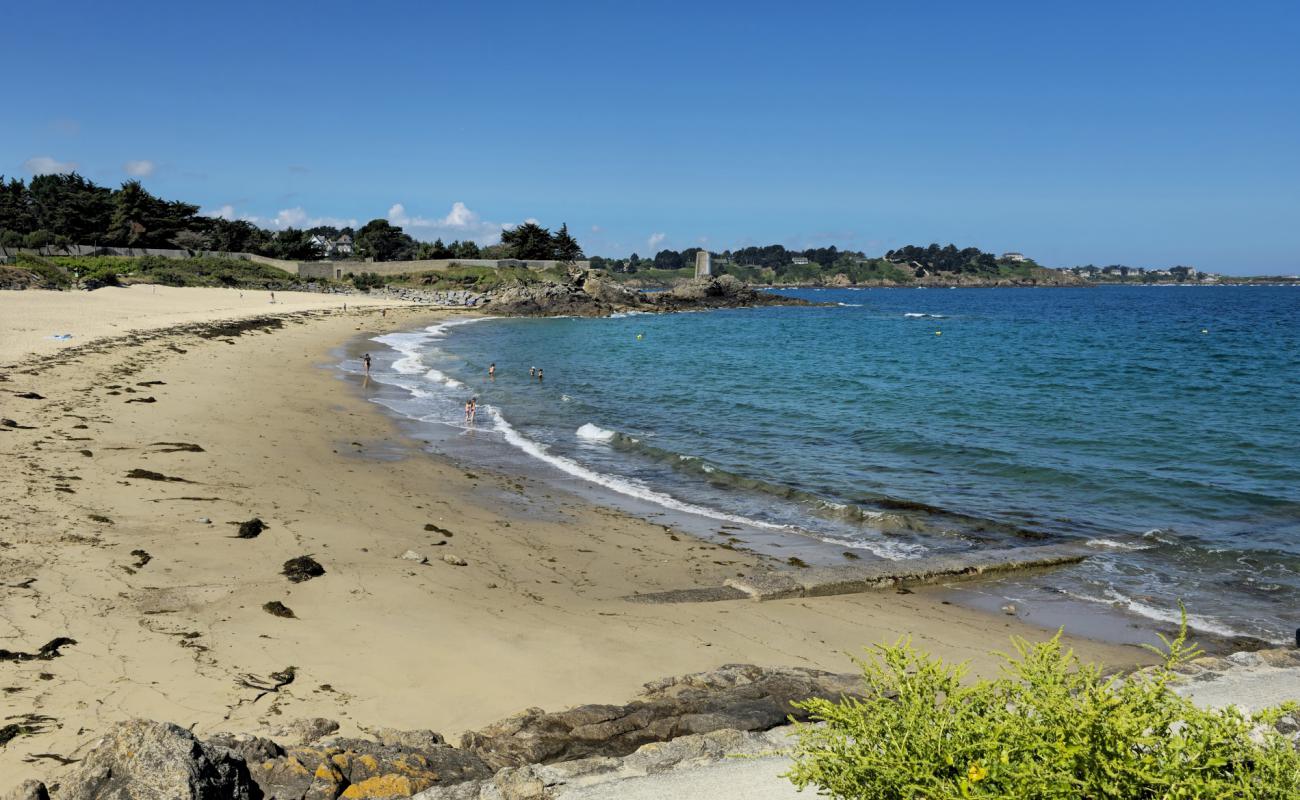 Photo de Port Blanc Beach avec sable beige de surface