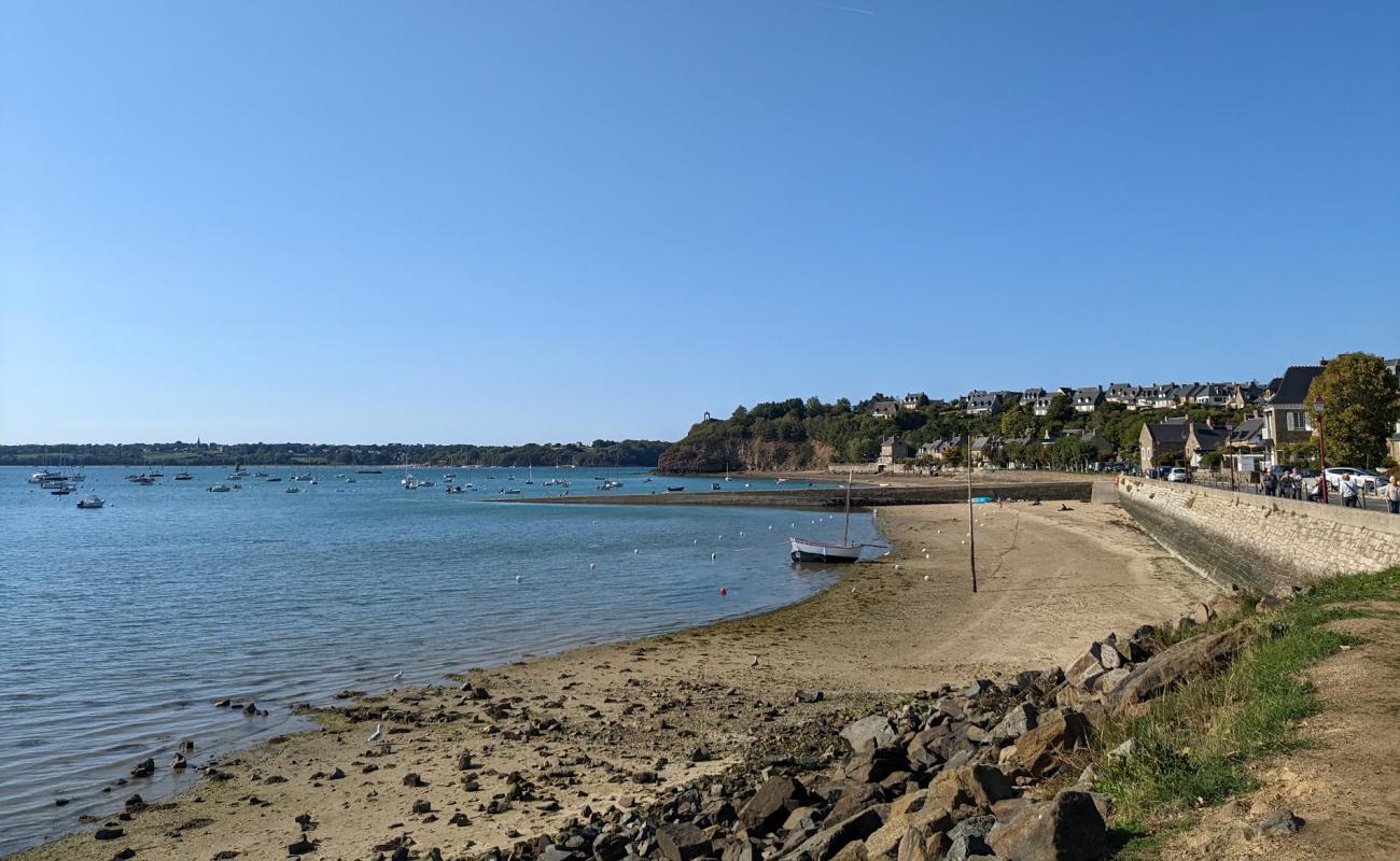 Photo de Saint-Suliac Beach avec sable beige de surface