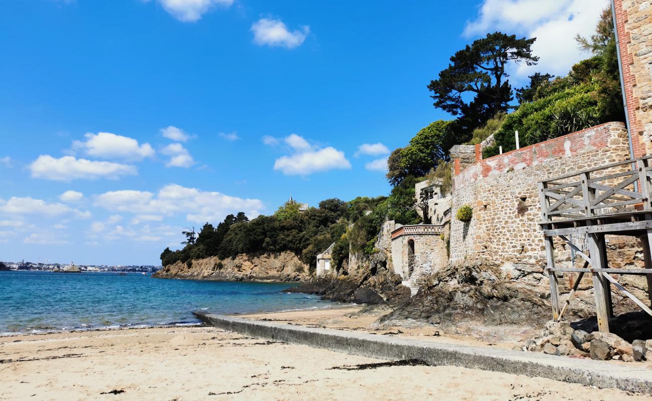 Photo de Fours a Chaux Beach avec sable beige de surface
