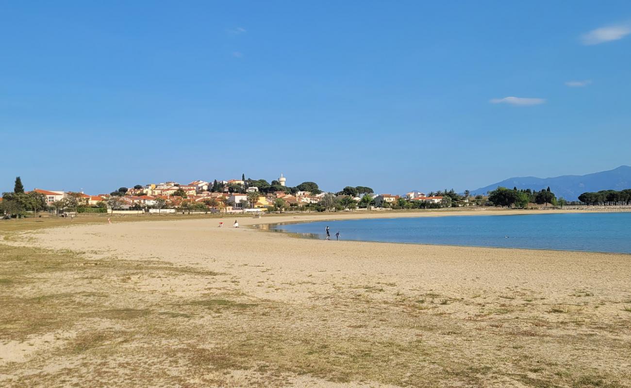 Photo de Touristique du Lac Beach avec sable beige de surface