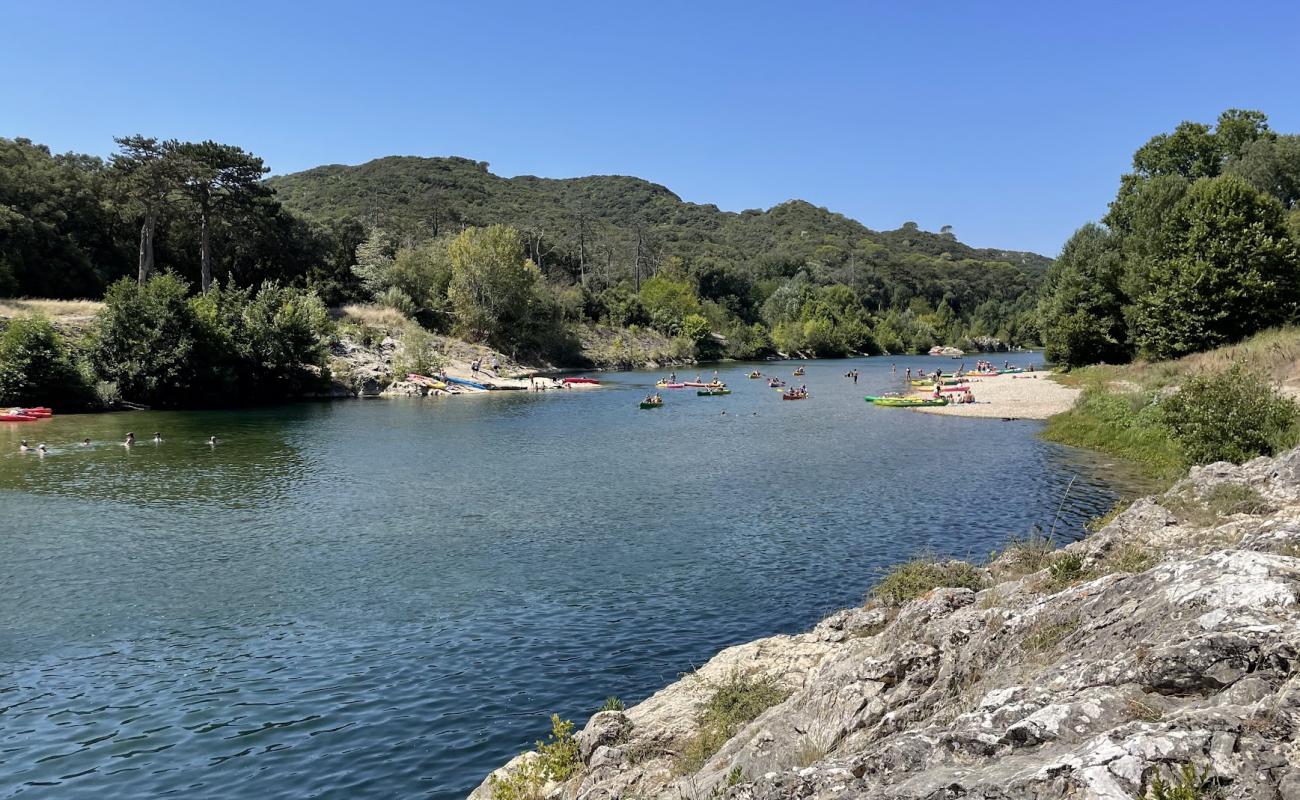 Photo de Pont du Gard Beach avec caillou gris de surface