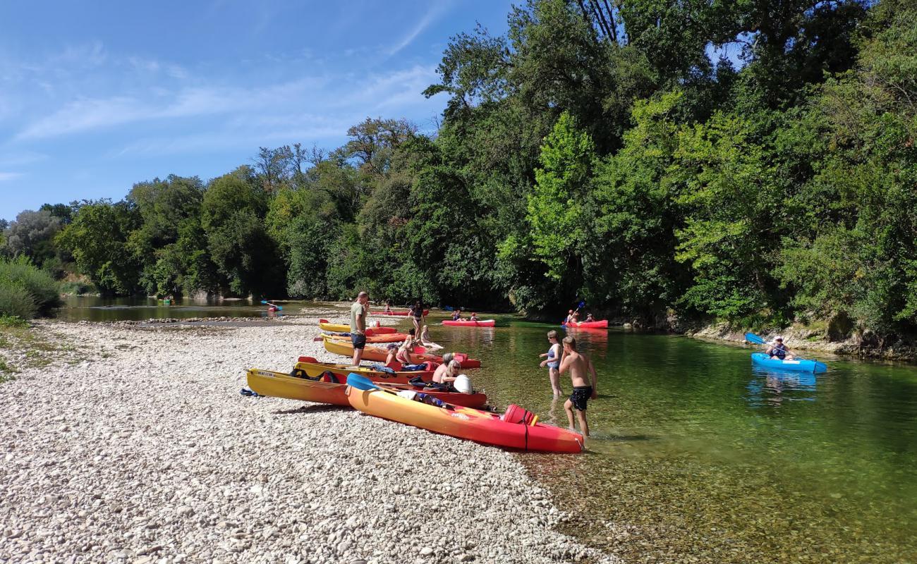 Photo de Clicochic Gorges du Gardon Beach avec roches de surface