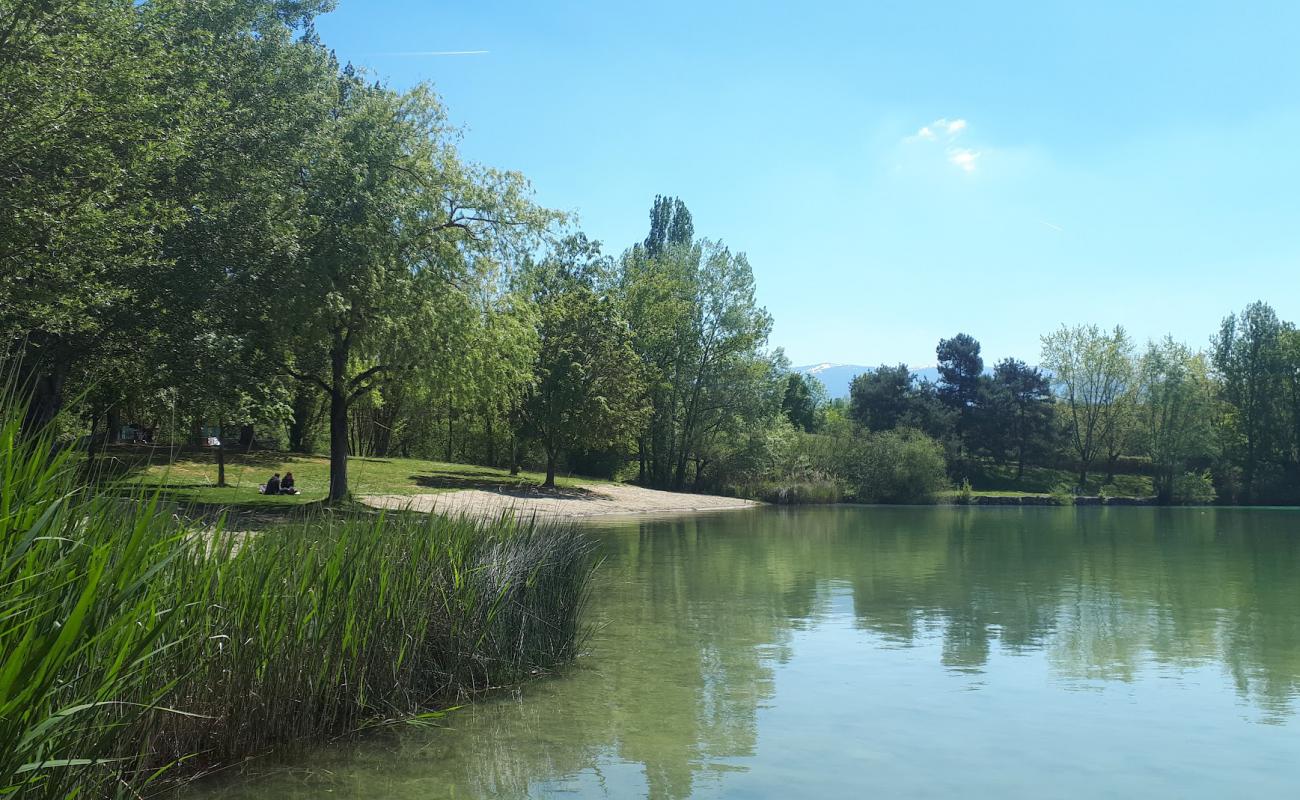 Photo de Plan d'Eau de Rumilly Beach avec sable beige de surface