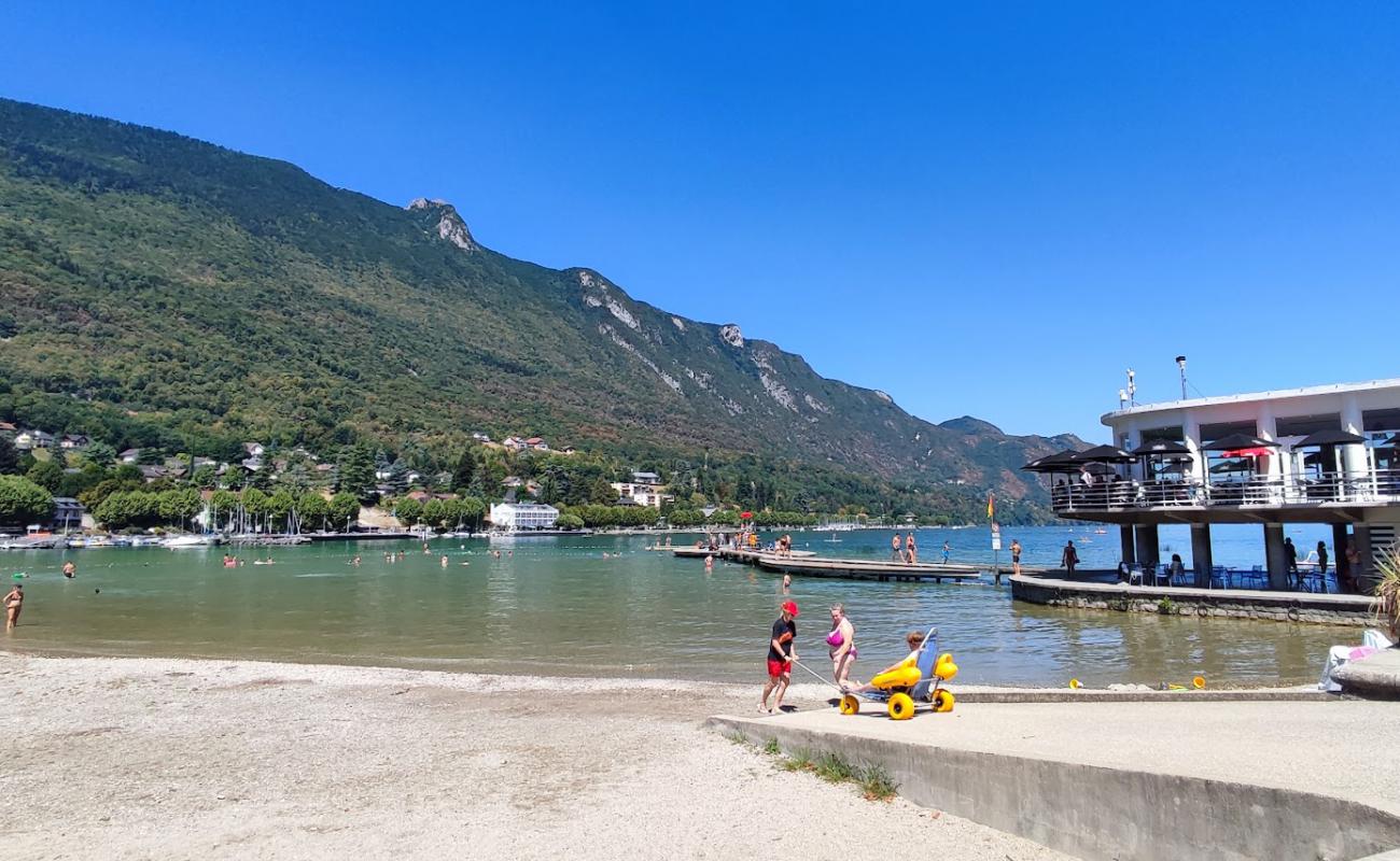 Photo de Bourget Beach avec caillou fin gris de surface