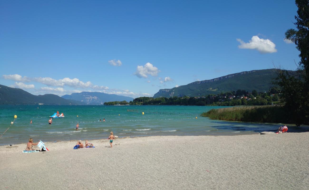 Photo de Memard Beach avec caillou fin gris de surface