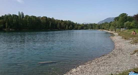 Plan D'eau Des Lones Beach