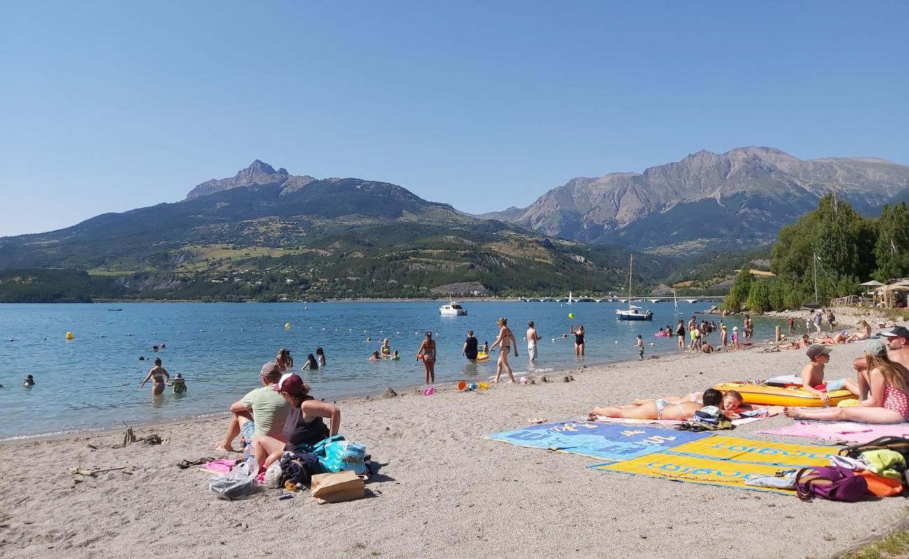 Photo de La Voilerie Beach avec petits galets gris de surface