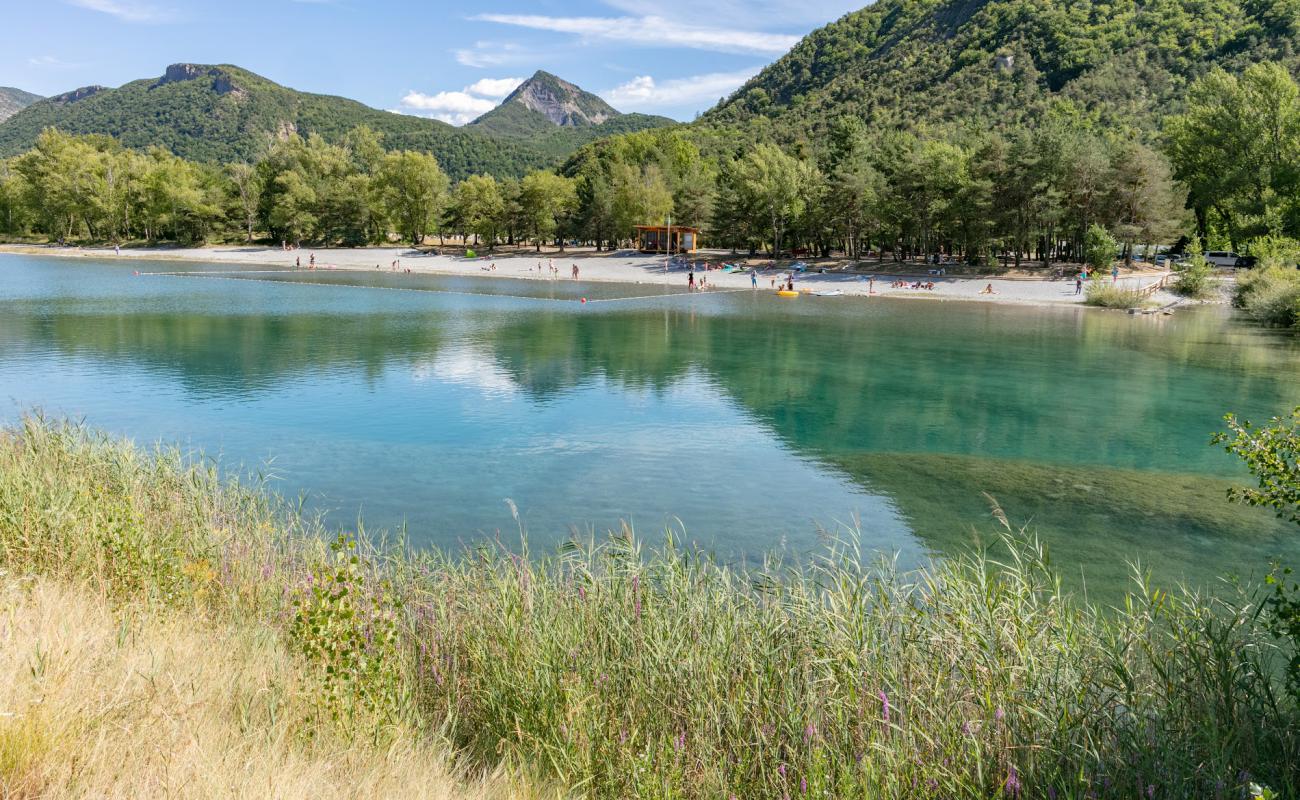 Photo de La base de loisirs Les 3 Lacs Beach avec terrain rocheux de surface