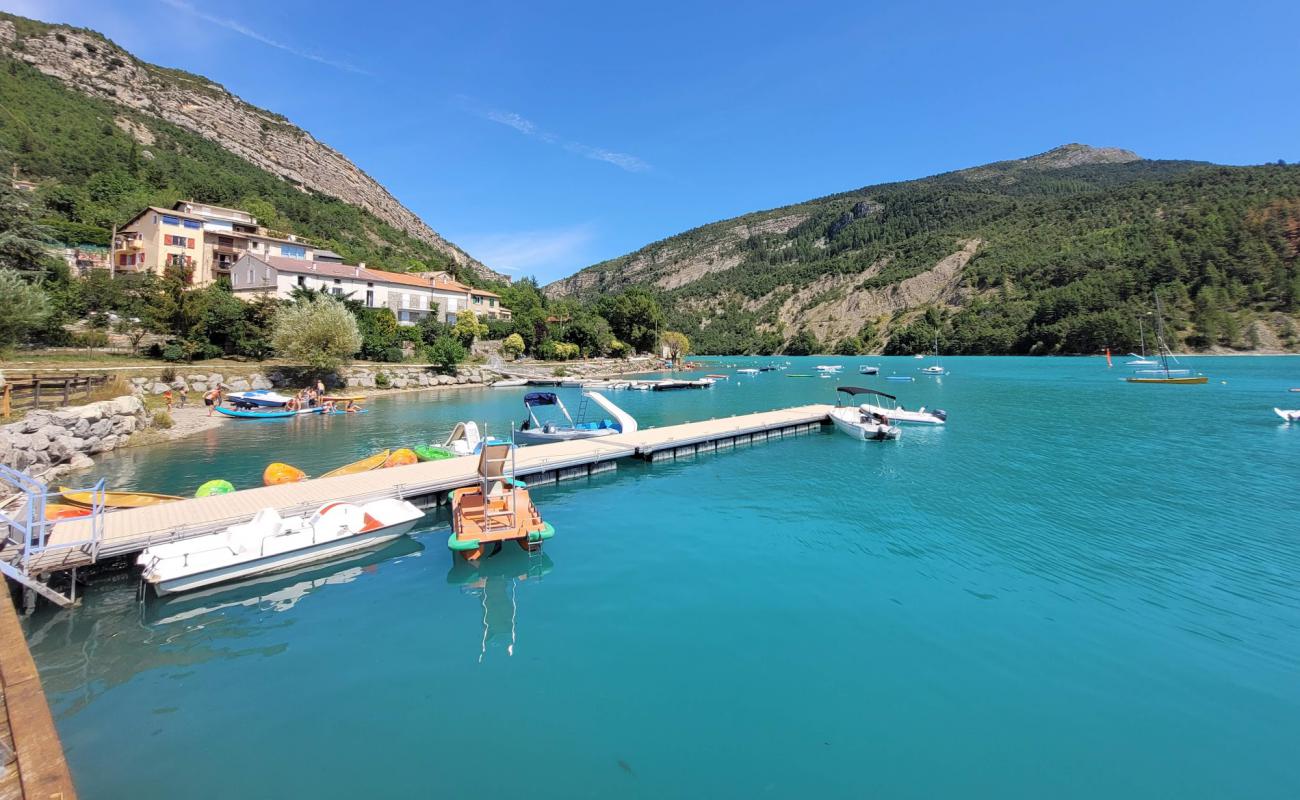 Photo de Touron Beach avec petits galets gris de surface