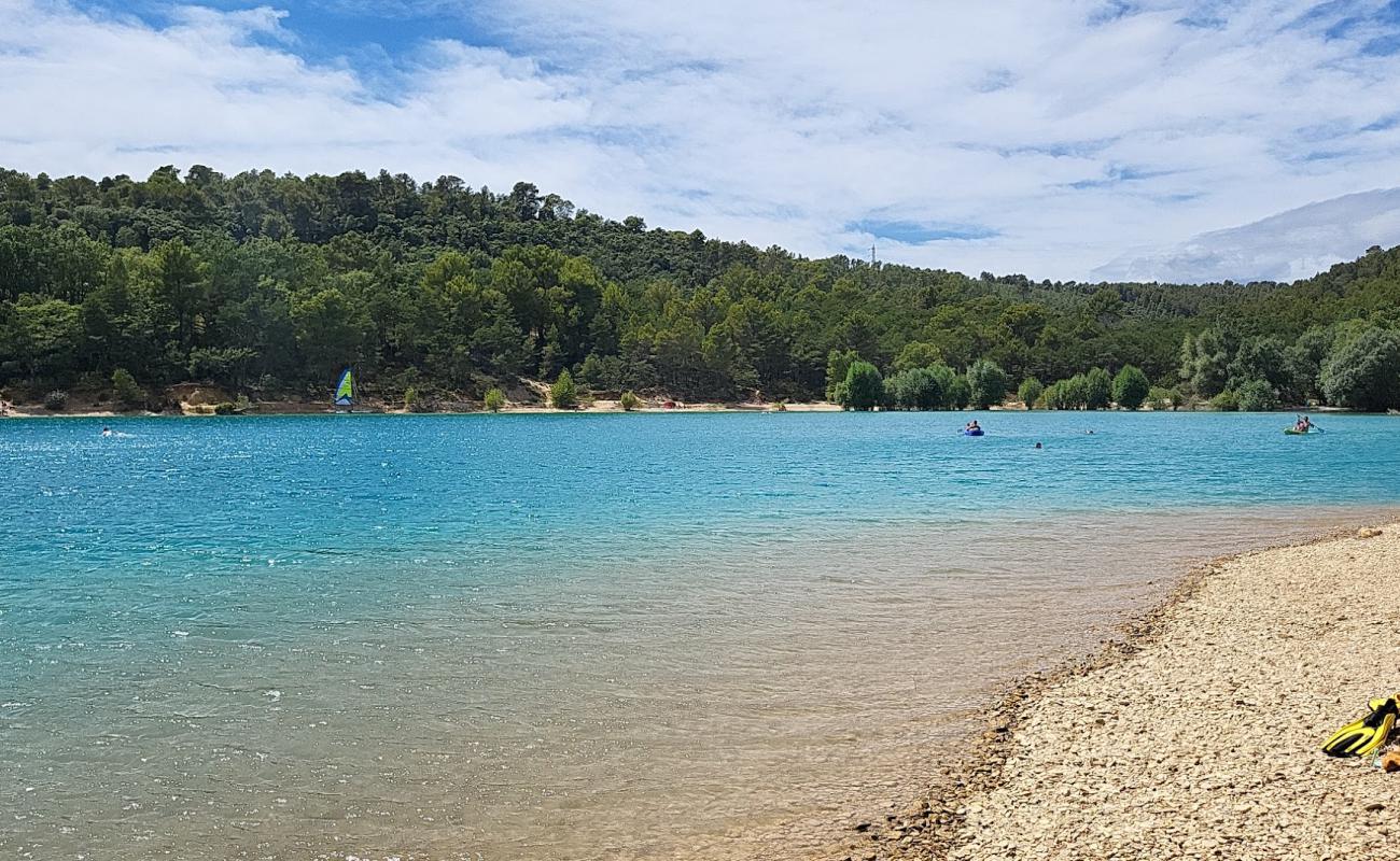 Photo de L'amour Beach avec terrain rocheux de surface