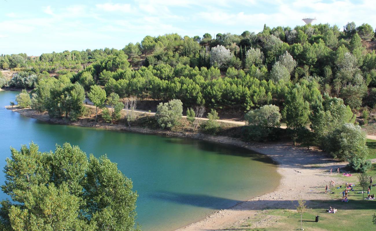 Photo de Lac du Cres Beach avec sable beige & pierres de surface