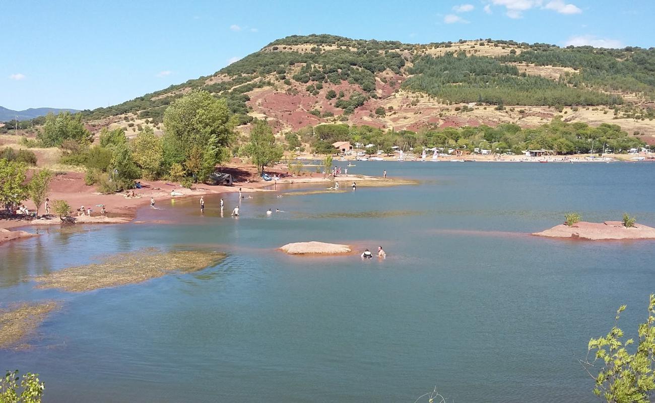 Photo de Lac Salagou Beach avec sable brun & rochers de surface