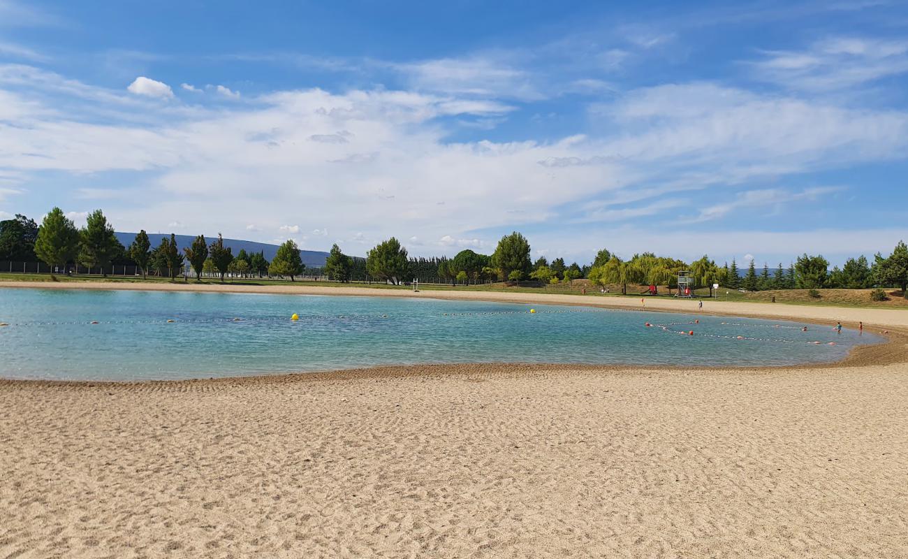 Photo de Pignedore Lake Beach avec sable gris de surface