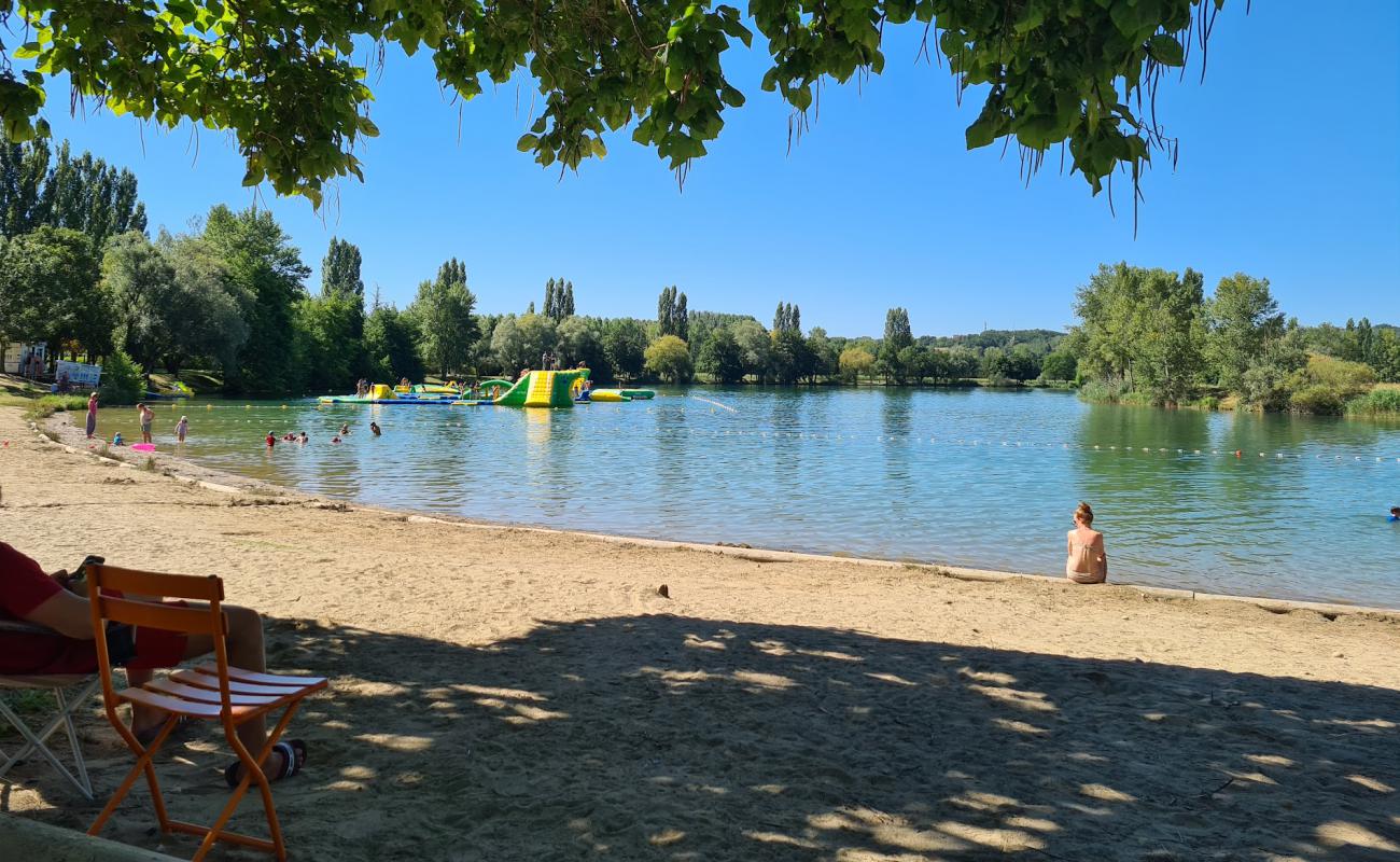 Photo de Vernets Beach avec sable beige de surface