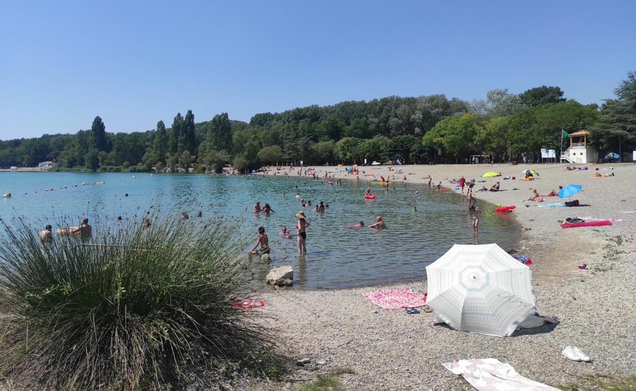 Photo de Vannades Beach avec caillou fin gris de surface