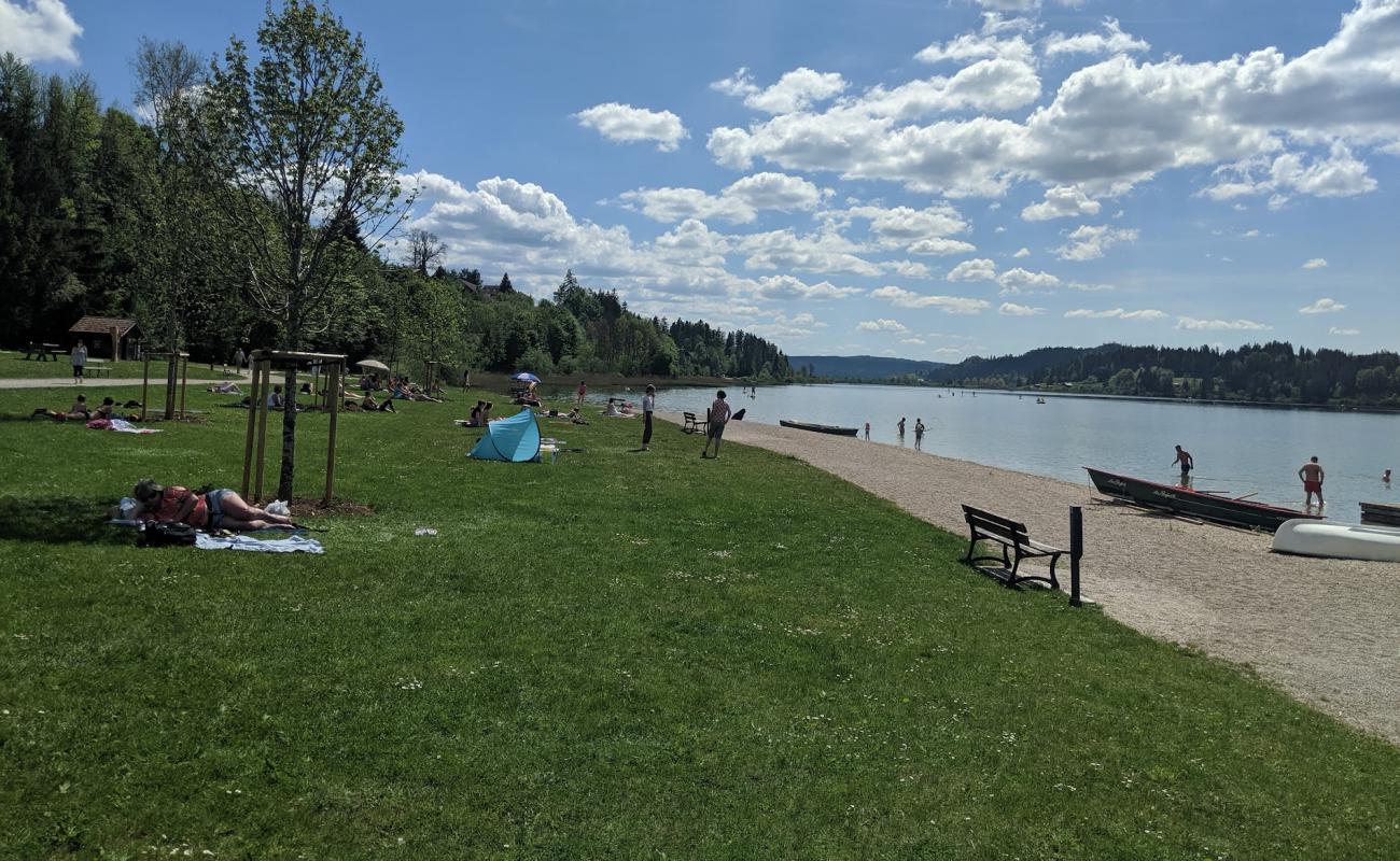 Photo de Malbuisson Beach avec galets beige de surface