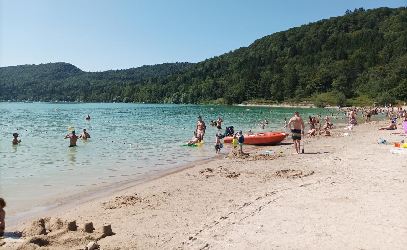 Photo de Bellecin Beach avec sable brillant et rochers de surface