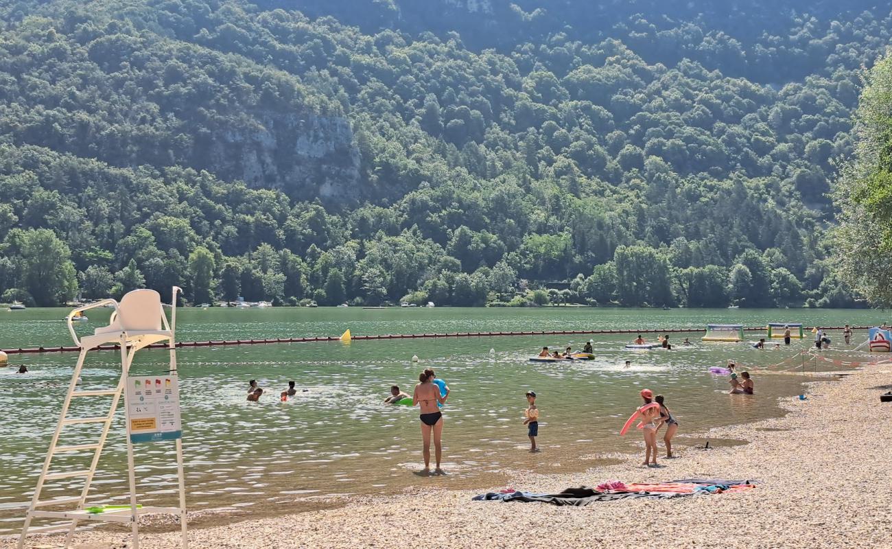 Photo de Chambod Beach avec petits galets gris de surface